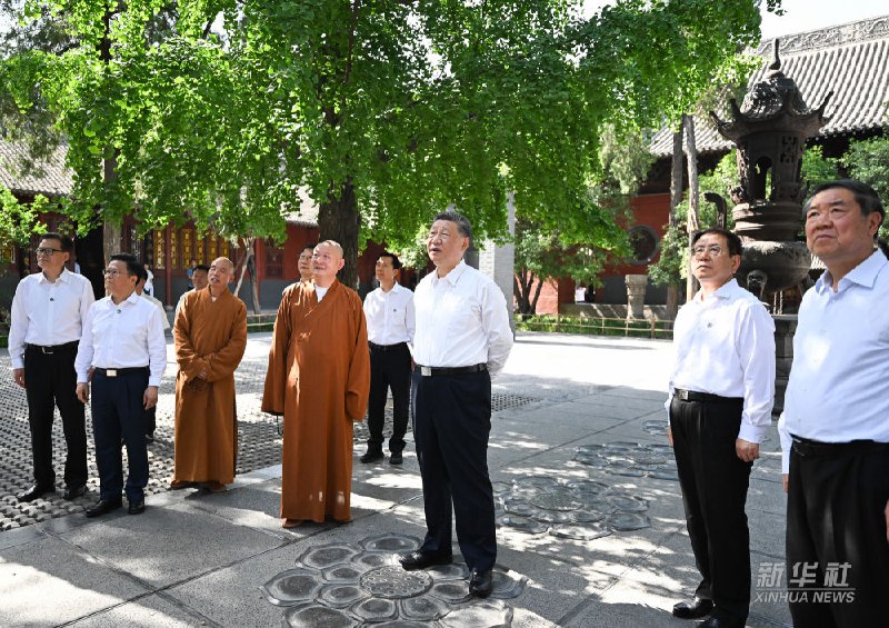 习近平在河南洛阳市考察调研19日下午，习近平总书记在河南省洛阳市先后考察了洛阳轴承集团股份有限公司、白马寺和龙门石窟，了解当地加快先进制造业发展、加强历史文化遗产保护利用、推动文旅产业高质量发展等情况