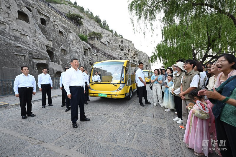 习近平在河南洛阳市考察调研19日下午，习近平总书记在河南省洛阳市先后考察了洛阳轴承集团股份有限公司、白马寺和龙门石窟，了解当地加快先进制造业发展、加强历史文化遗产保护利用、推动文旅产业高质量发展等情况